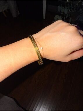 Gucci Gold-Tone Engraved Hinged Bangle Bracelet